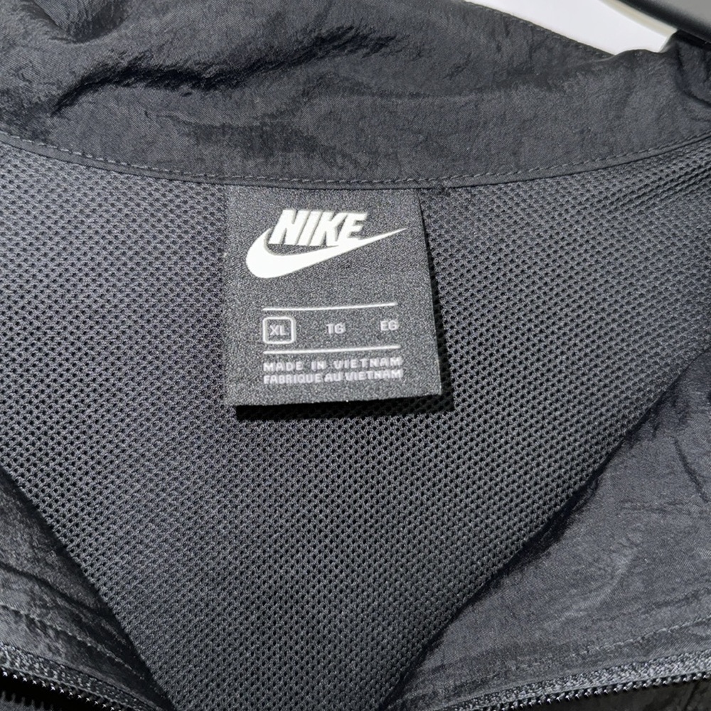 Nike Woman’s XL Half Zip Cropped Windbreaker - Picture 2 of 5